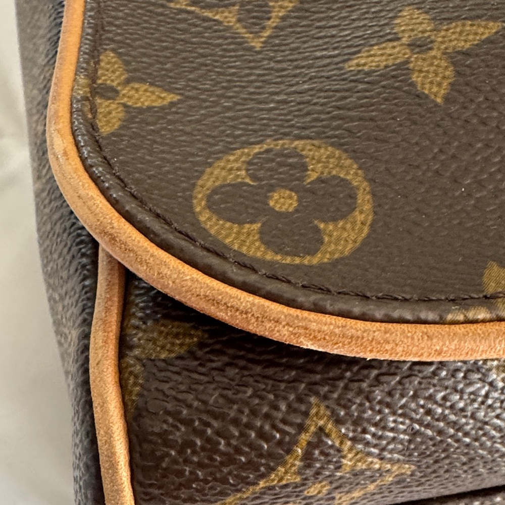Louis Vuitton Monogram Canvas Messenger Bag - Picture 3 of 12